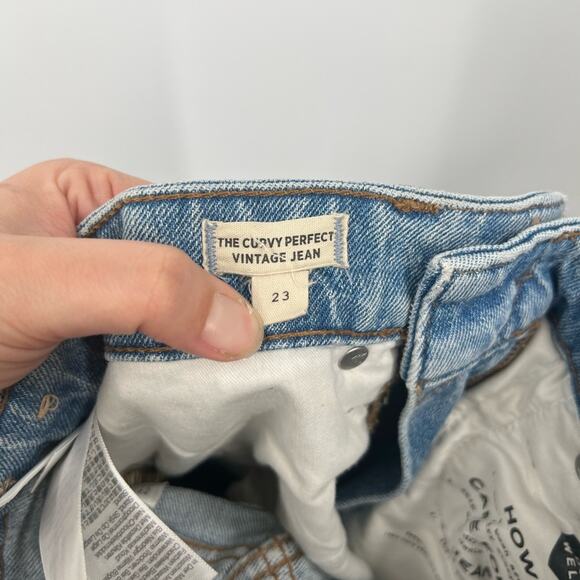 Madewell The Curvy Perfect Vintage Jeans in Coney Wash Destroyed Edition - Picture 9 of 10